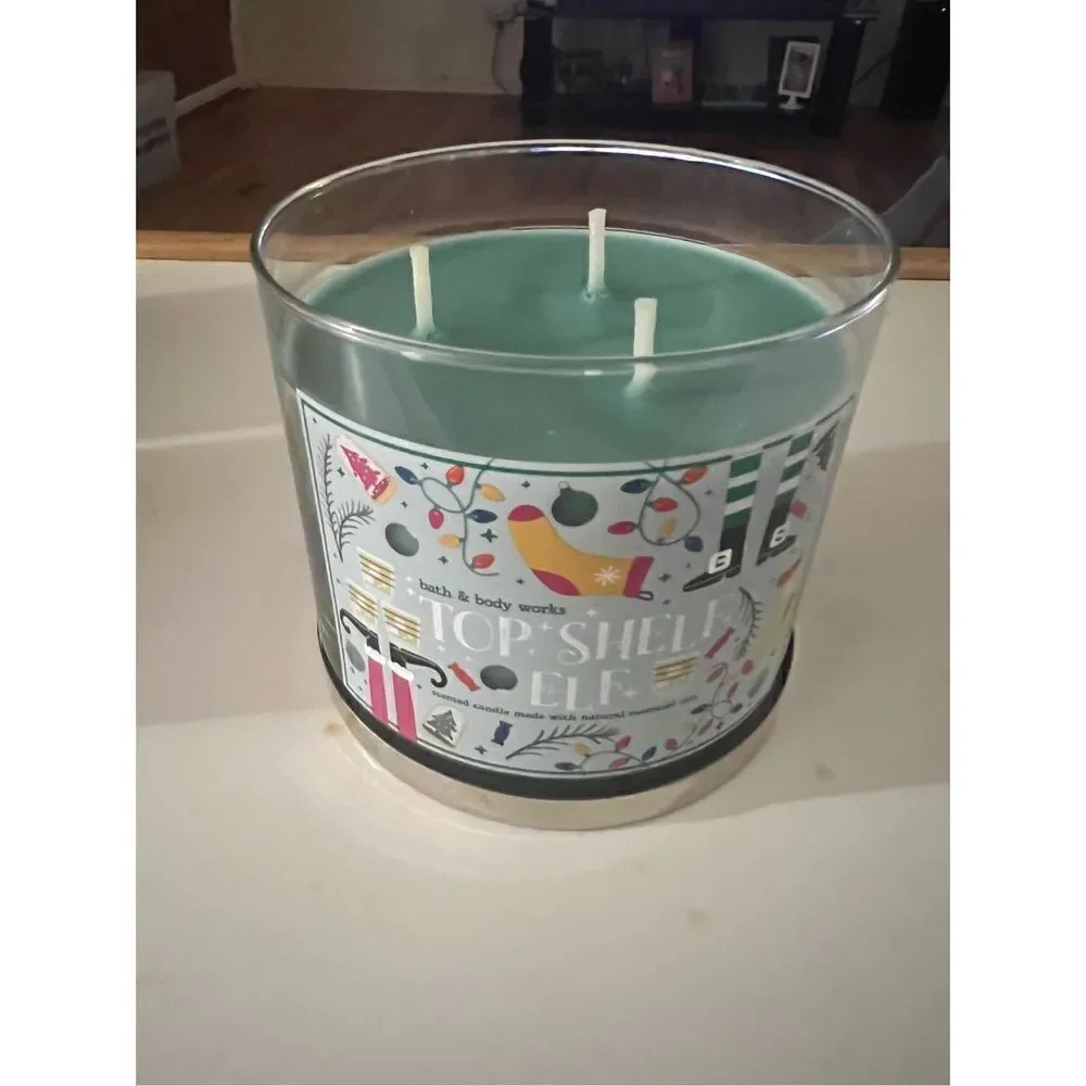 Bath & Body Works 3 Wick Candle Top Shelf Elf - Picture 4 of 6